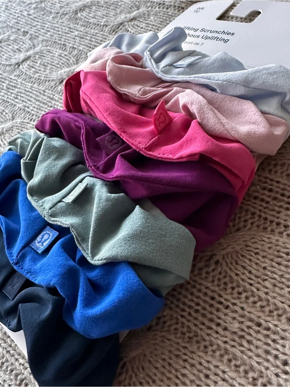 NWT Lululemon 7pc Uplifting Scrunchies